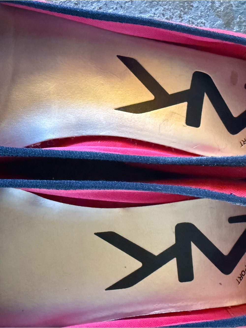 Size 8.5M Anne Klein Red Flats with Black Patent Toe and Bow - Picture 9 of 9